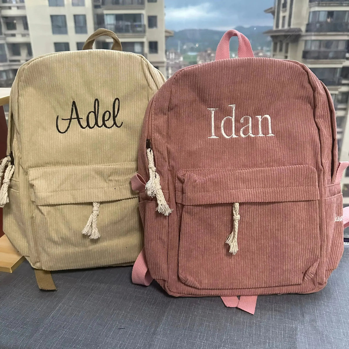 Mochila de pana con su nombre bordado